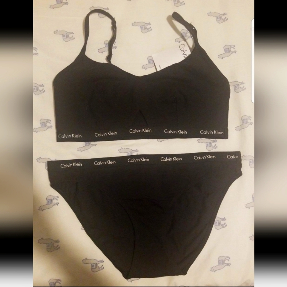 Calvin klein set bralette CK One keyhole cutout unlined bralette black sz L / M